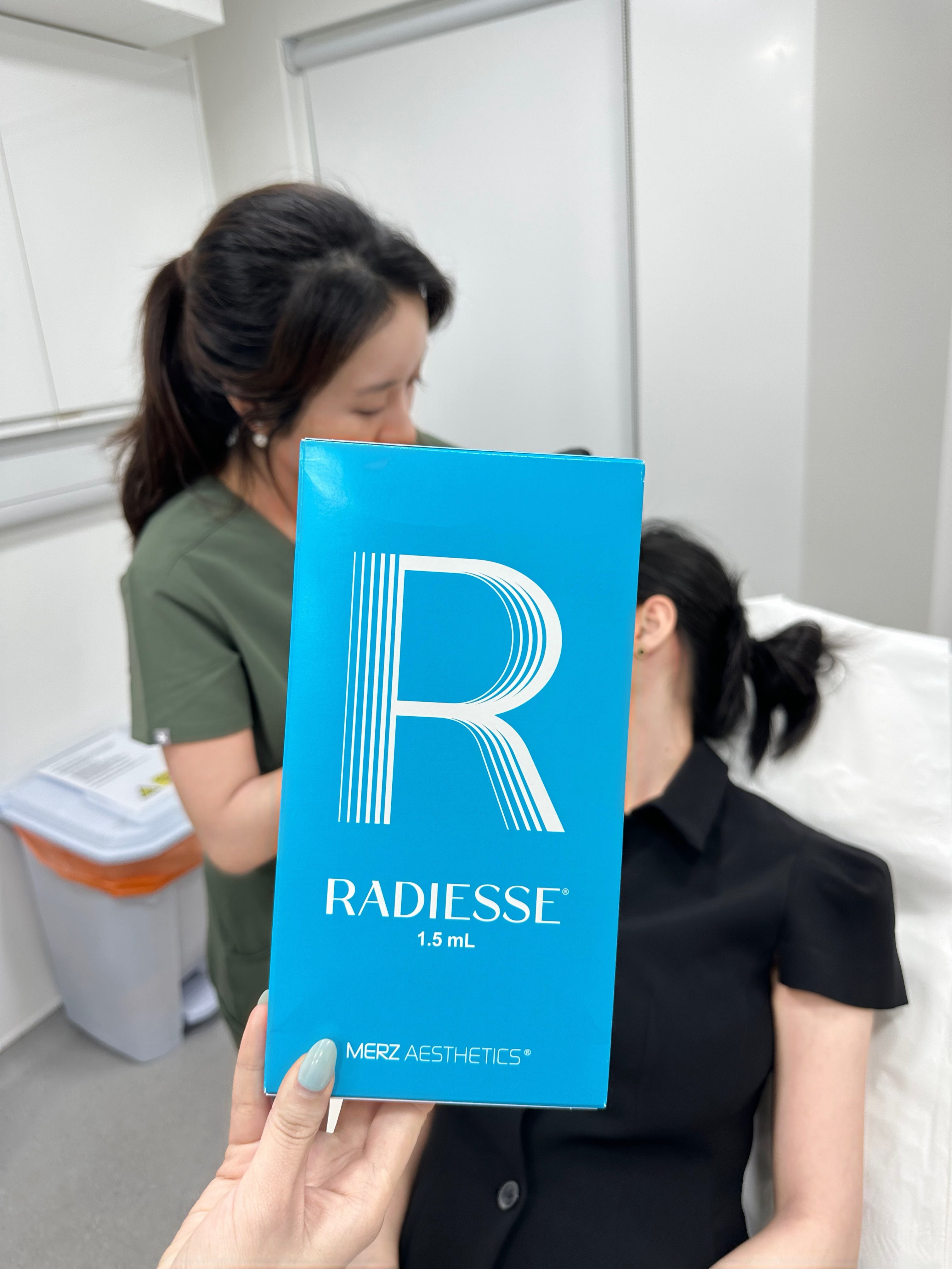 My Timeless 伦敦诊室内展示的 Radiesse® 1.5 mL 包装盒